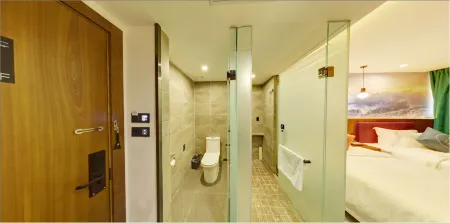 Ruihe Hotel Отели рядом с достопримечательностью «Hubei University of Medicine»