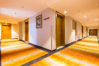 Heyi Hotel (Xining Daxin Street Night Market Central Square Branch)