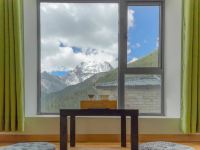 稻城亚丁梵音海精品客栈 - 雪山观景地暖三人间