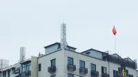 Seven Meet Youth Hostel