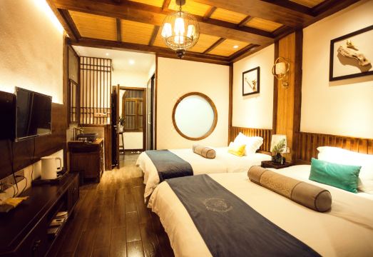 Qichi Yijiaren River-view Hostel 퉈강 뷰