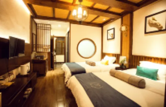 Qichi Yijiaren River-view Hostel