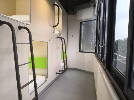 Qiyou Capsule Youth Hostel