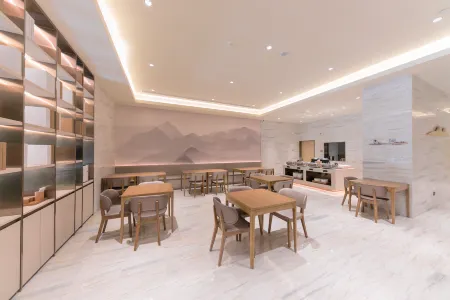 Homeinn Plus Hotel (Shanghai Pediatric Hospital Gudai Road Subway Station)