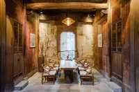 Floral Lux Hotel · Yishu Yijia Cultural Station Hotel