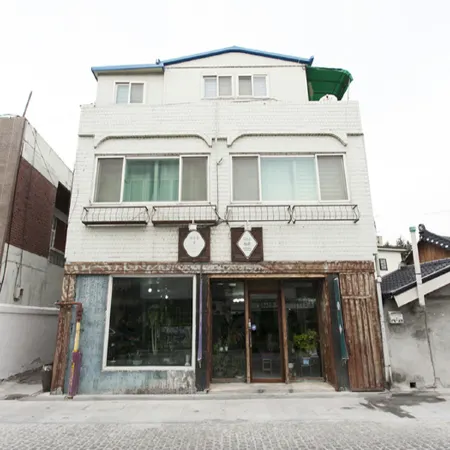 Dana Haru Guesthouse Отели рядом с достопримечательностью «Jeondong Catholic Church»