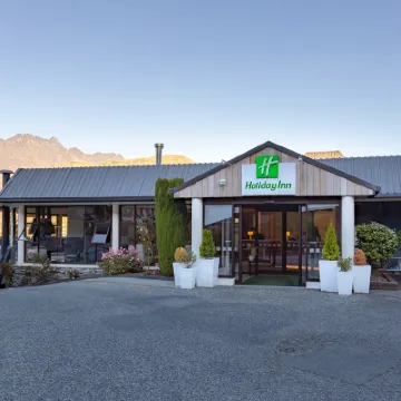 Holiday Inn QUEENSTOWN FRANKTON ROAD by IHG Hotels near Altitude Brewing