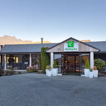 Holiday Inn QUEENSTOWN FRANKTON ROAD by IHG Отели рядом с достопримечательностью «Пивоварня Altitude Brewing»