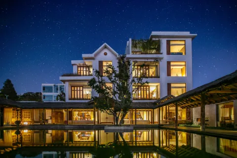 Fuxian Lake Tongchenyuan Lakeview Hot Spring Hotel
