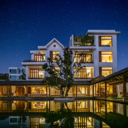 Fuxian Lake Tongchenyuan Lakeview Hot Spring Homestay