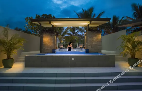 道格拉斯港椰林酒店