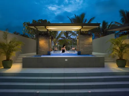 Coconut Grove Отели рядом с достопримечательностью «Flames of the Forest»