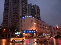 汉庭酒店(上海大宁国际延长路地铁站店) - 酒店外部
