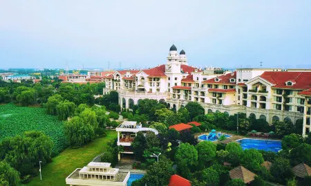 Country Garden Phoenix Hotel Отели рядом с достопримечательностью «Jiangsu Pastorage - Gymnasium»