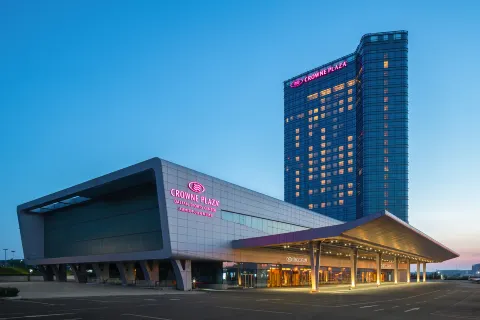 Crowne Plaza Dalian Sports Center(Dalian North Railway Station)