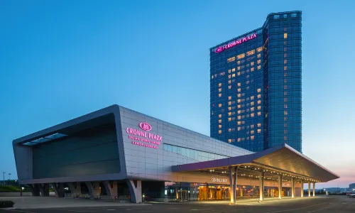 Crowne Plaza Dalian Sports Center(Dalian North Railway Station)