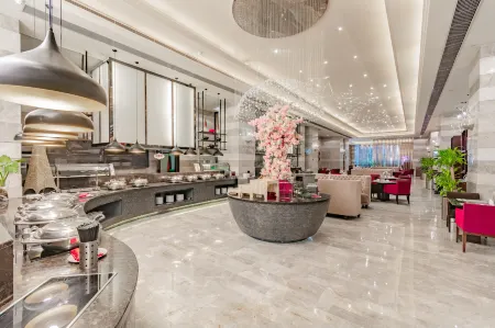 Royal Suites & Towers Wuhan Отели рядом с достопримечательностью «Yangsigang Yangtze River Bridge»