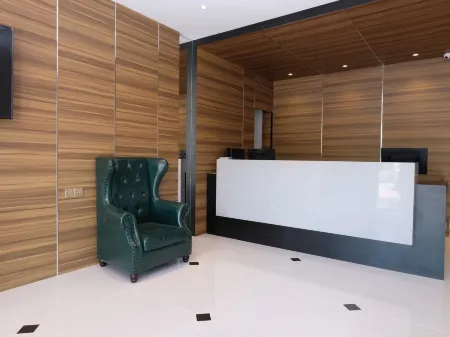 W Hotel Cemerlang Отели в г. Кота-Бару