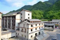 Shennongjia Jiuhu Jingyuan Hotel Hotels in der Nähe von Shennongjia Shenlongding Scenic Spot