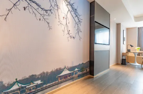 เอทัวร์ โฮเทล อู่ฮั่น ซีเวิลด์ สถานีรถไฟใต้ดินไท่จือหู