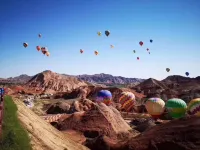 Colorful Danxia Hanyouju Hotel - Mountain view