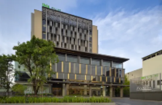 Ibis Styles Bangkok Ratchada Hotels near Le Concorde Tower