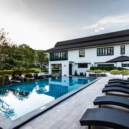 Merchant Villa Отели рядом с достопримечательностью «Храм Дой Сутхеп»