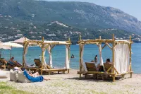 Ipsos Beach Studios by Konnect Hotels in Feakes