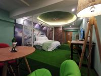 重庆小青蛙体育主题酒店 - 足球主题圆床房