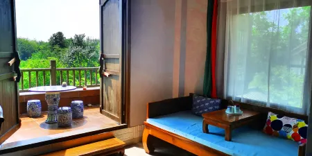 Biwood Riverside Отели рядом с достопримечательностью «Wufengxi Ancient Town»