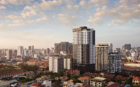 Somerset Norodom Phnom Penh Отели рядом с достопримечательностью «Статуя короля отца Нородома Сиханука»