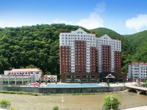 Jilin Sengong Xianrenqiao Hot Spring Hotel