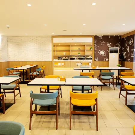 HanTing Premium Hotel (Xinyang Railway Station Xiya Hemei Plaza)