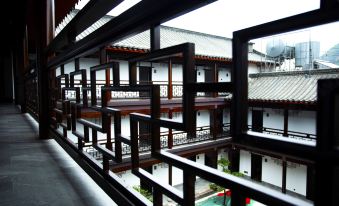 Fengjia No.1 Courtyard B&B (Luquan Fengjia Ancient Town Branch)