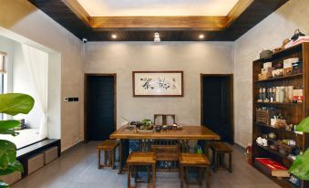 Floral Lux Hotel · Huangshan Dalv Xiaoshe Travel Houselet(Xixi Nangu Village Store)