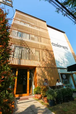 Lanna Thaphae Hotel