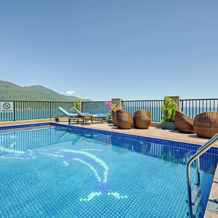 Seashore Hotel & Apartment