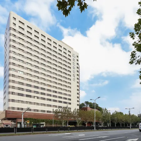 Jinjiang Metropolo Hua Ting Guest House Отели рядом с достопримечательностью «Шанхайский стадион»