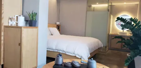 Yinyao Qinglu Hengdian Xingshu Hostel