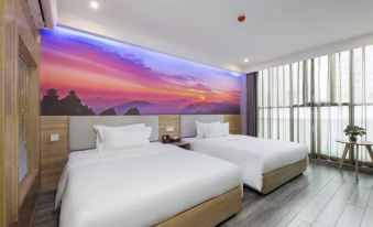 Yushangju Hotel(Chongqing Jinjian Road Metro Station)