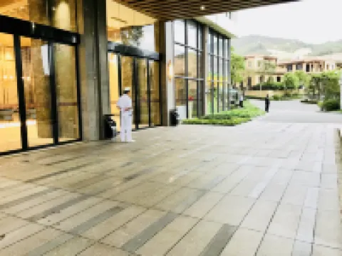 Hazens East Resort Hotel