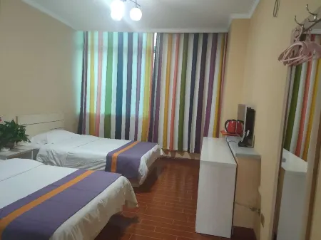 Fugu International Trade Jinji Business Hotel Отели рядом с достопримечательностью «Fugu County Taikoo Li»