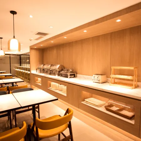 HanTing Premium Hotel (Beijing Huayuanqiao Capital Normal University) Отели рядом с достопримечательностью «Столичный педагогический университет»