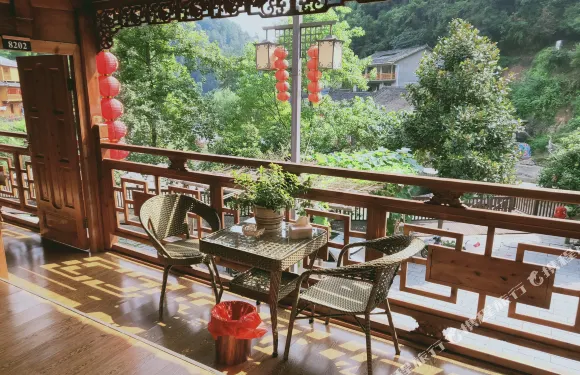 銅仁江心島民宿