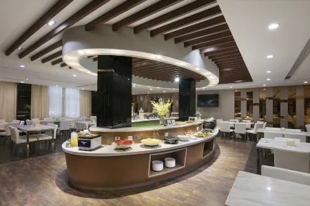 Jiaozuo Century Star Hotel (Jianshe Road Jiaozuo Station)