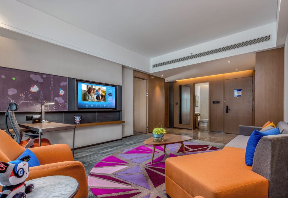 햄튼 바이 힐튼 조식 및 시설