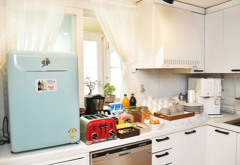 더블라썸 연남 거실 공간