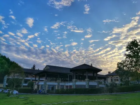 Ramada by Wyndham XianNing ChongYang Отели в г. Чунян