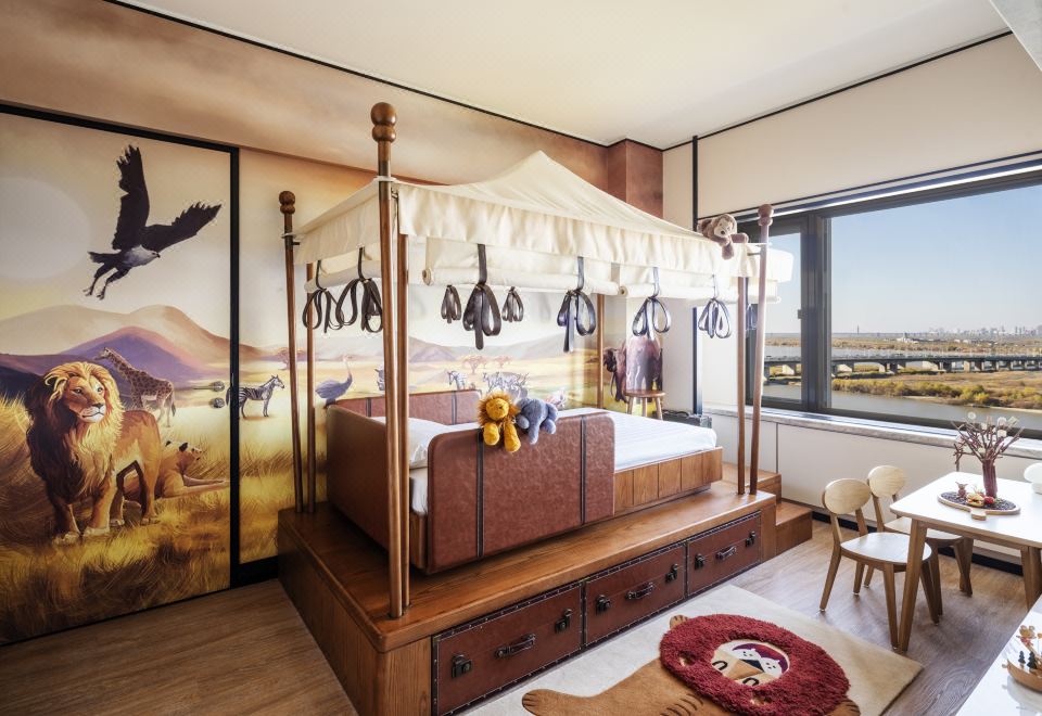 샹그릴라 하얼빈의 쾌적하고 넓은 실내 수영장