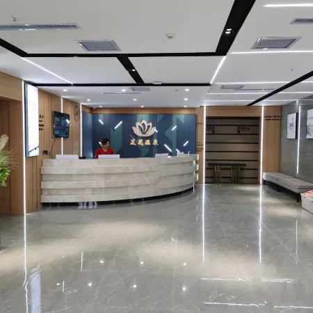 Fengqiu Lotus Hot Spring Hotel